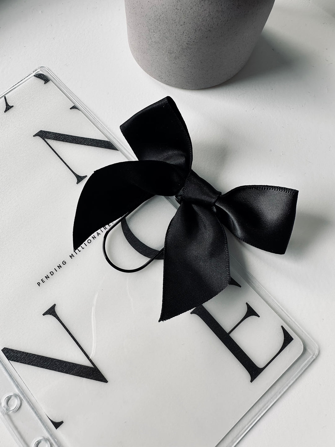Bow Paperclip Black